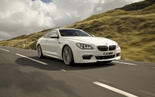 Белый BMW 6 series на загородной дороге